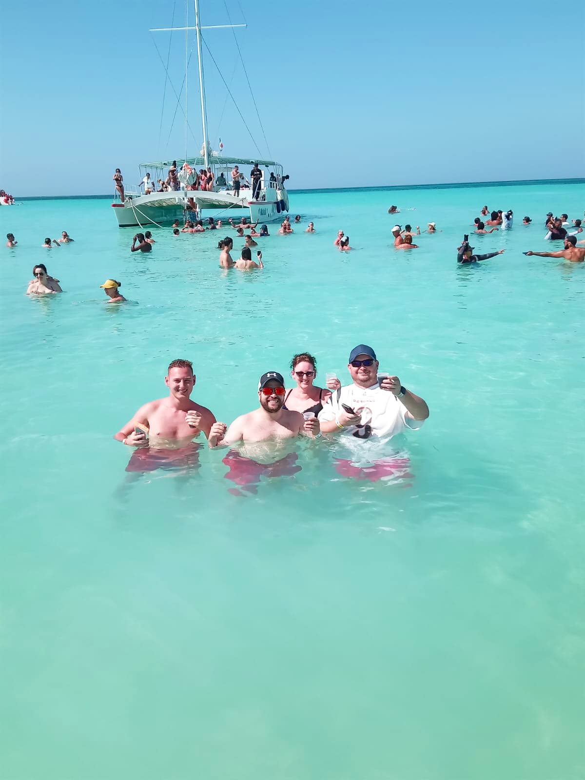 piscina natural excursion saona con catamaran