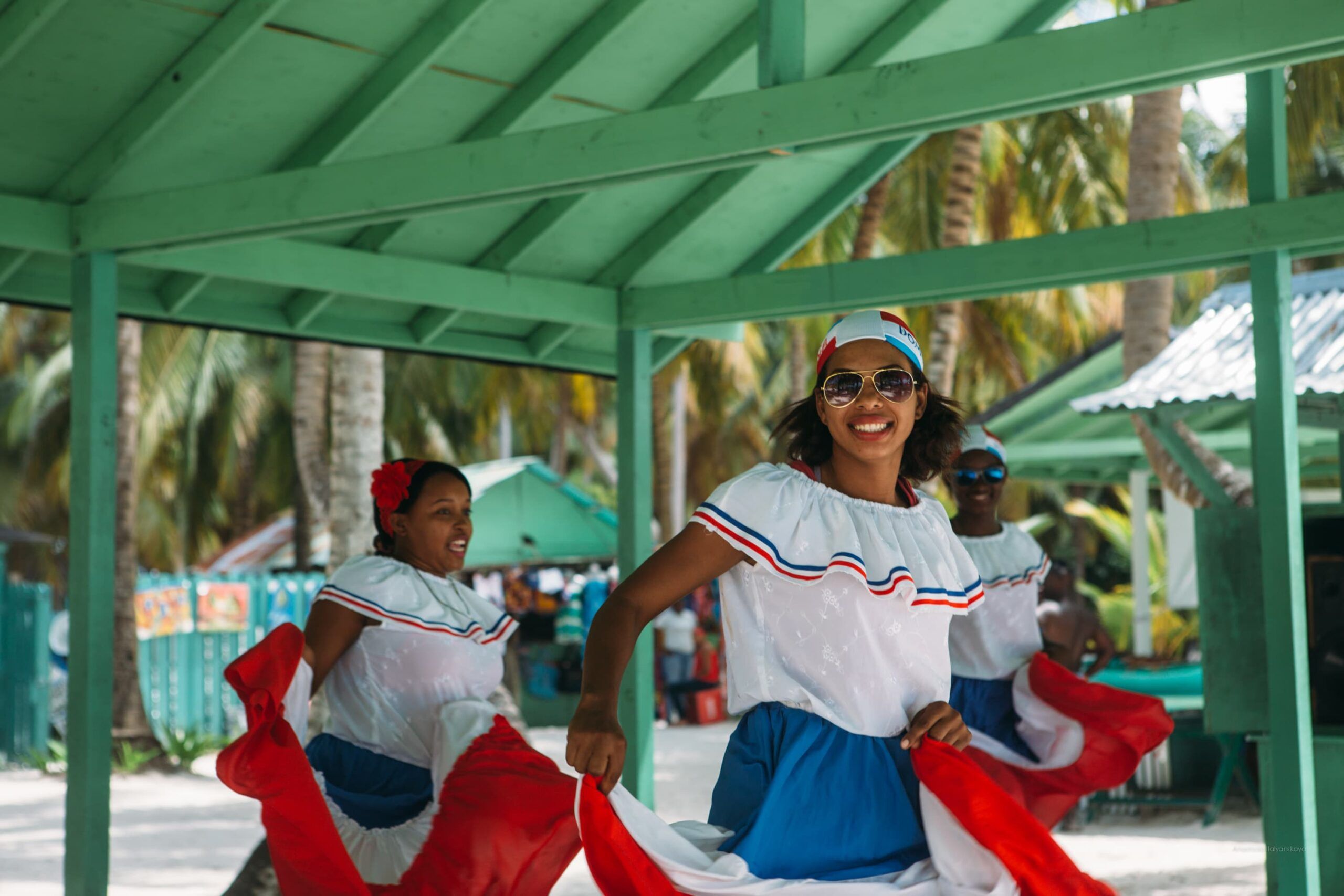 chicas dominicanas bailando en la playa chicas dominicanas bailando en la playa